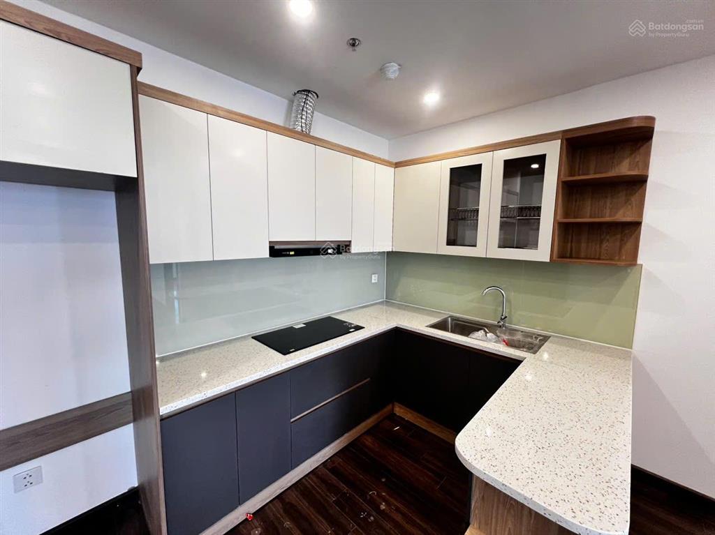 Cho thuê căn 2 pn 2 wc đã có full tủ bếp + điều hòa + rèm cửa giá 7.5 triệu tại hoàng huy commerce