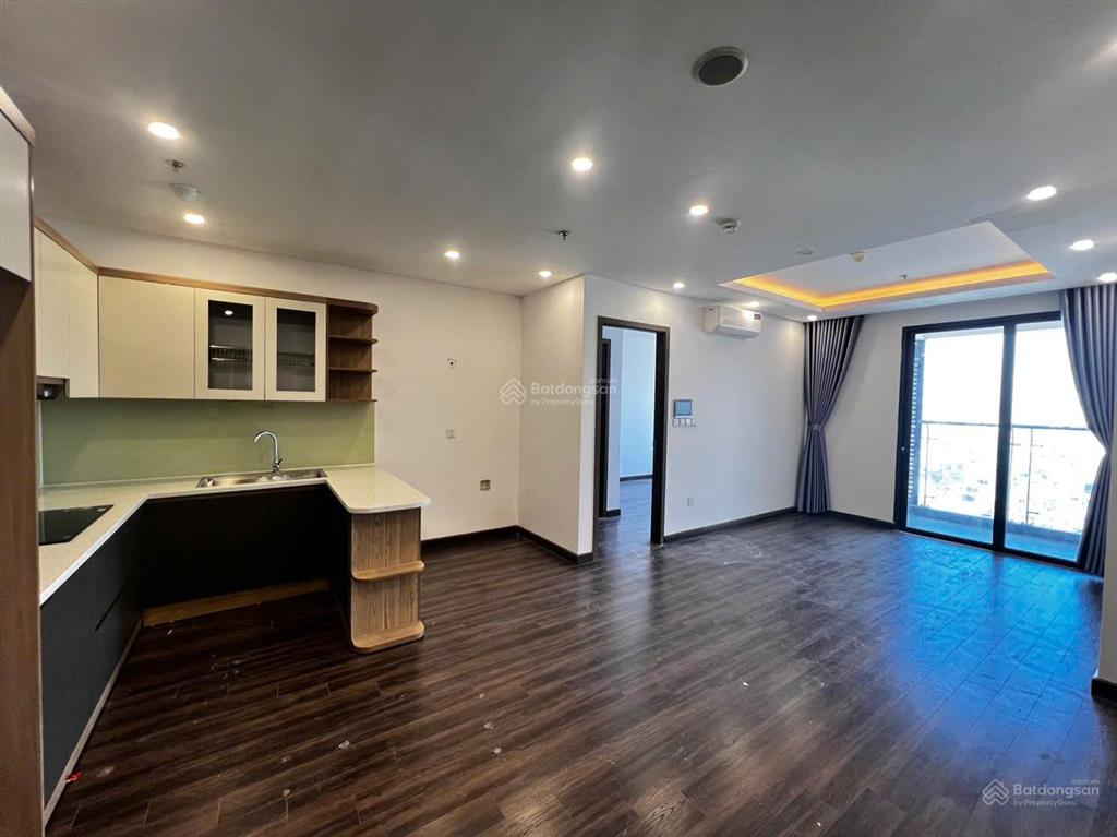 Cho thuê căn 2 pn 2 wc đã có full tủ bếp + điều hòa + rèm cửa giá 7.5 triệu tại hoàng huy commerce