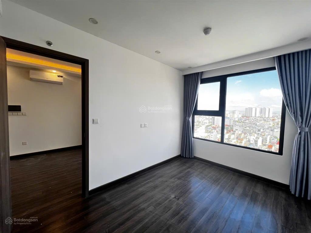 Cho thuê căn 2 pn 2 wc đã có full tủ bếp + điều hòa + rèm cửa giá 7.5 triệu tại hoàng huy commerce