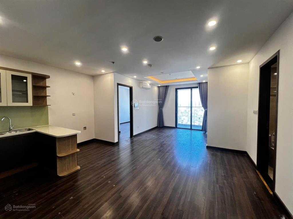 Cho thuê căn 2 pn 2 wc đã có full tủ bếp + điều hòa + rèm cửa giá 7.5 triệu tại hoàng huy commerce