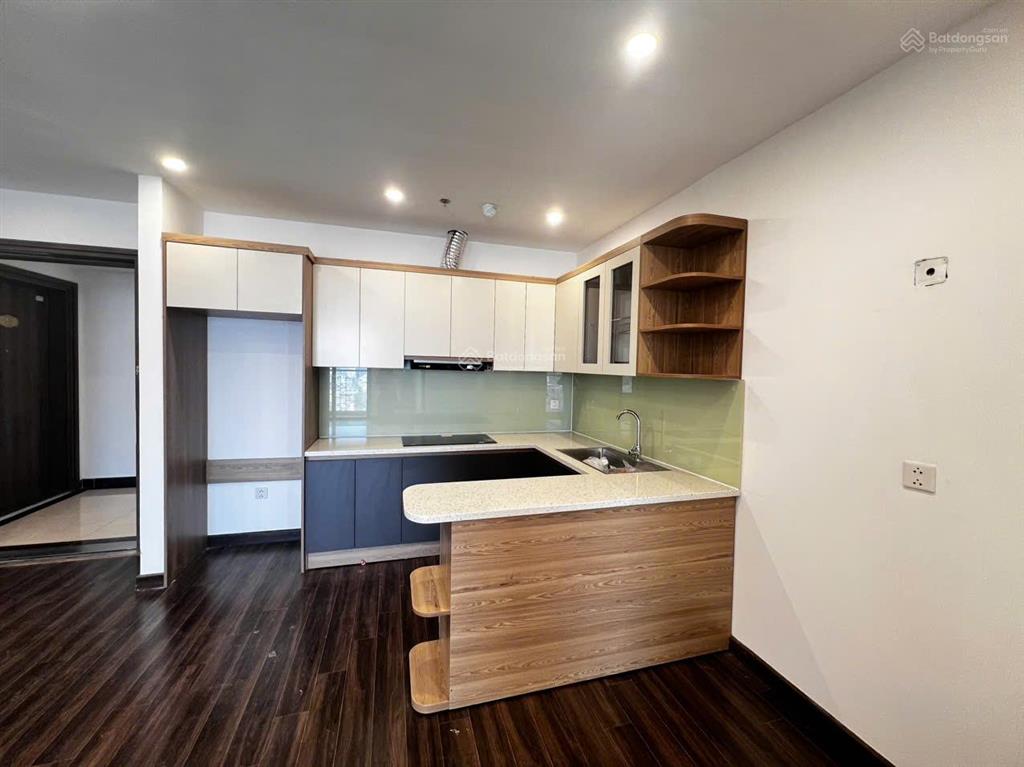 Cho thuê căn 2 pn 2 wc đã có full tủ bếp + điều hòa + rèm cửa giá 7.5 triệu tại hoàng huy commerce