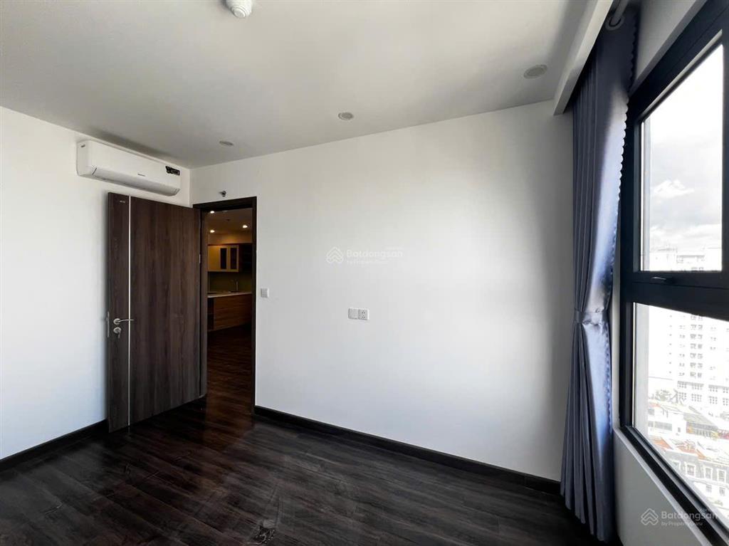 Cho thuê căn 2 pn 2 wc đã có full tủ bếp + điều hòa + rèm cửa giá 7.5 triệu tại hoàng huy commerce