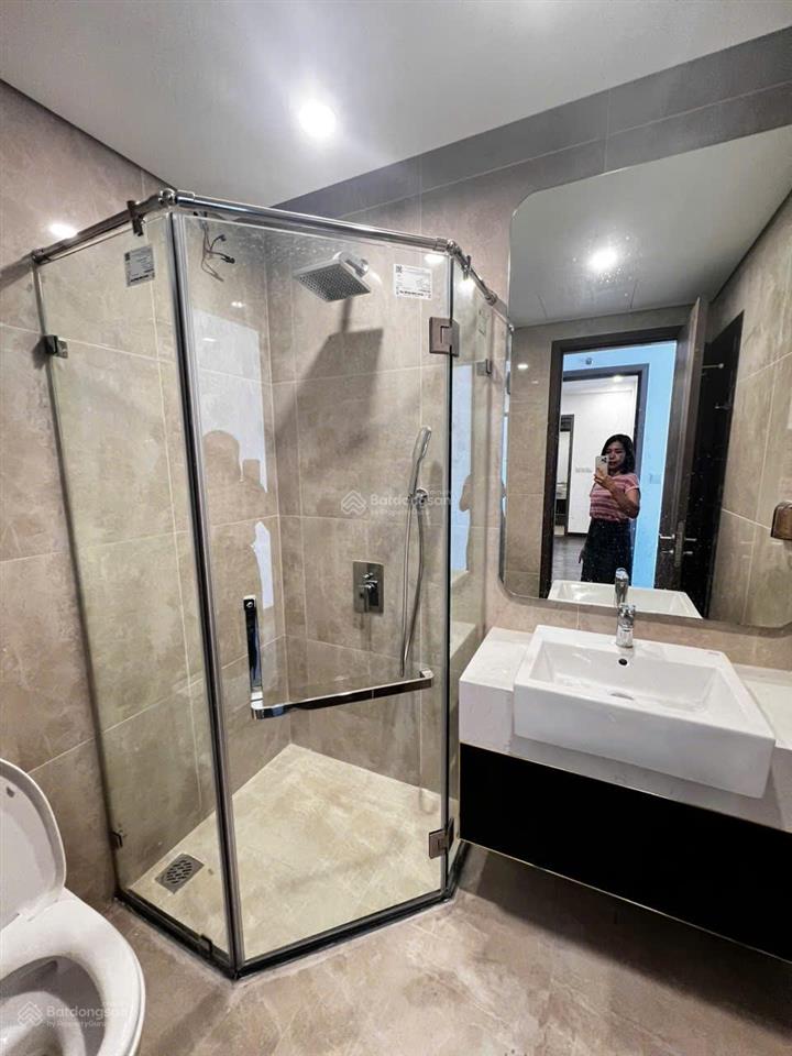 Cho thuê căn 2 pn 2 wc đã có full tủ bếp + điều hòa + rèm cửa giá 7.5 triệu tại hoàng huy commerce