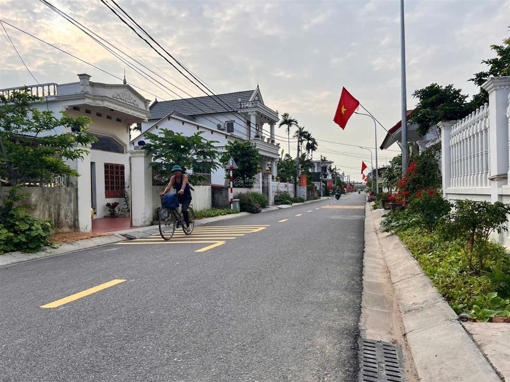 Đường trục thôn văn cao, hữu bằng, kiến thụy, đường nhựa đẹp, không lỗi lầm