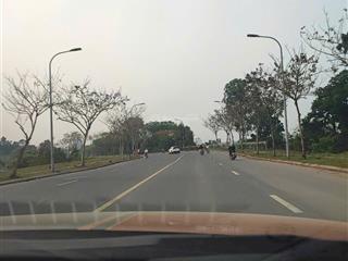 Phú cát cách quốc lộ 21 khoảng 300 m.
* cách cổng trường đại học quốc gia 700 m.
