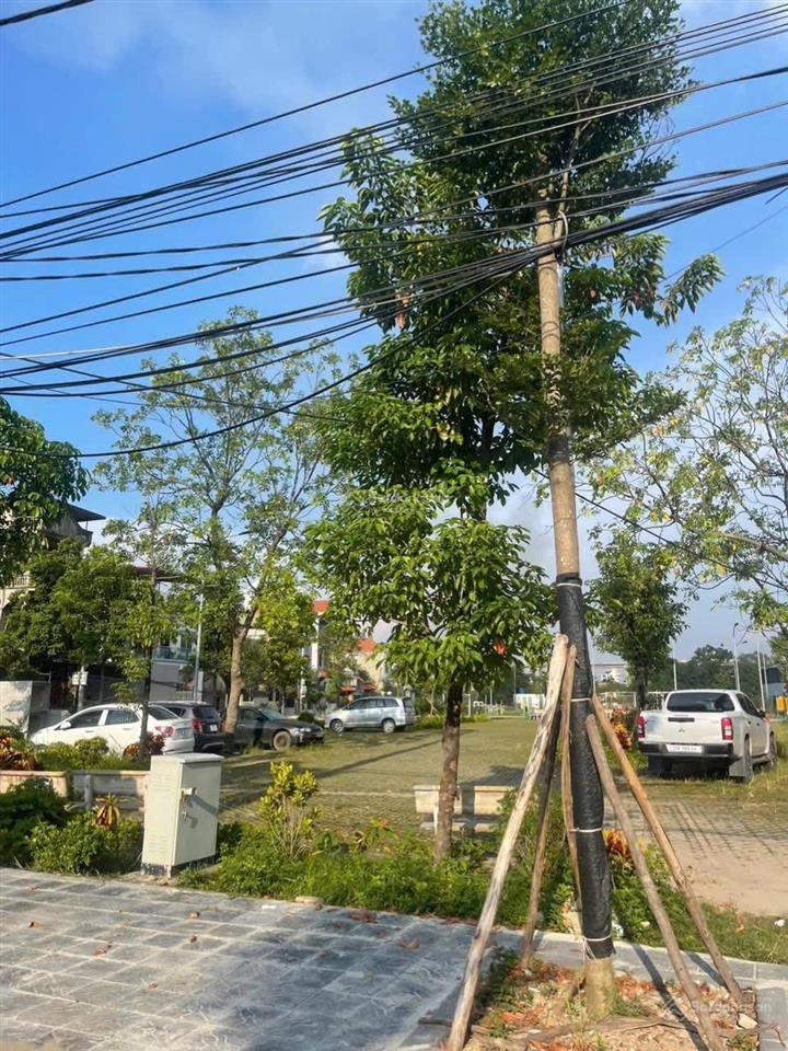 Cần bán 66m2 đất ngay chân cầu thăng long ngõ thông ô tô