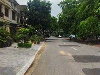 Bt thô kđt việt hưng  230m2  mt 14m  trục chính  giá siêu tốt  hàng xóm toàn doanh nhân