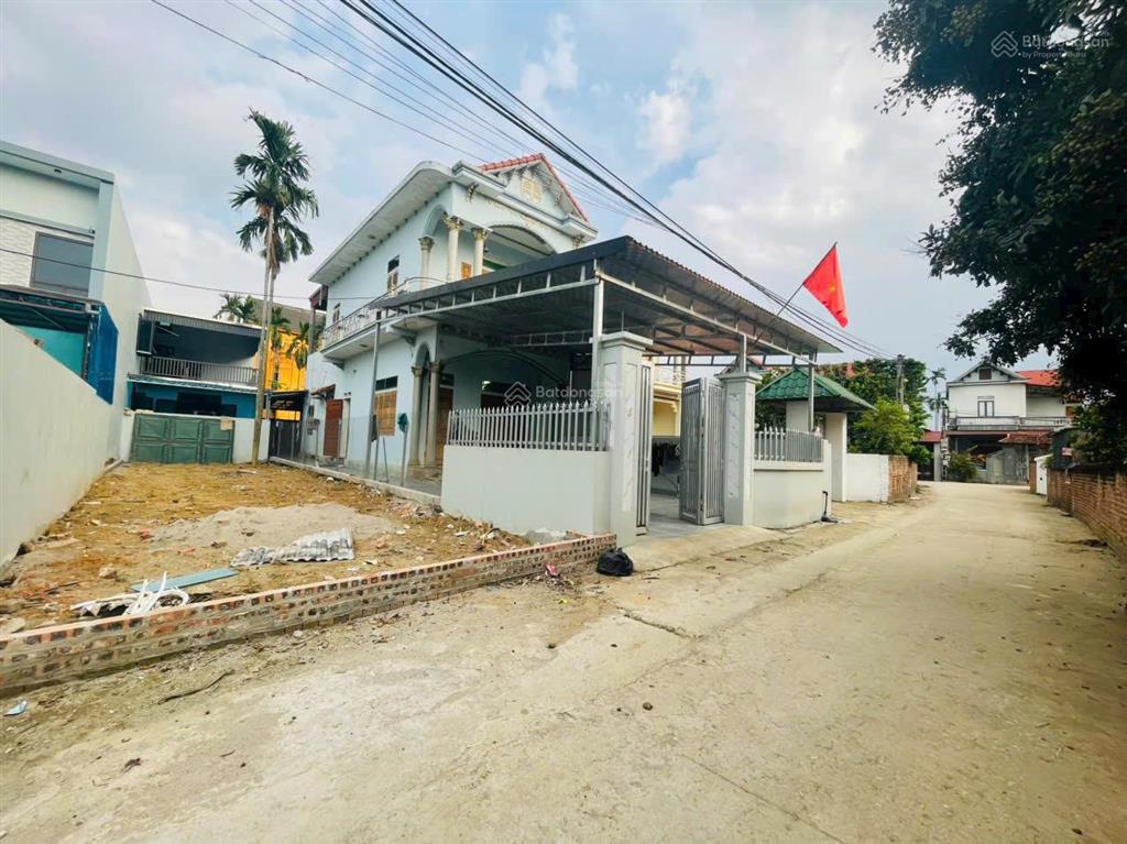 Vợ chồng em cần bán gấp mảnh đất 100m thổ cư, giá chỉ 26tr/1m ngay gần cổng số 8 đhqg sẵn sổ