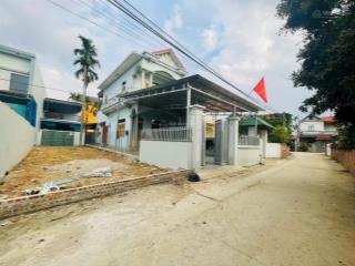 Vợ chồng em cần bán gấp mảnh đất 100m thổ cư, giá chỉ 26tr/1m ngay gần cổng số 8 đhqg sẵn sổ