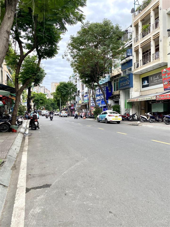 Mặt hẻm kinh doanh 5 tầng, ô tô cất nhà trần hưng đạo, cạnh công an tp