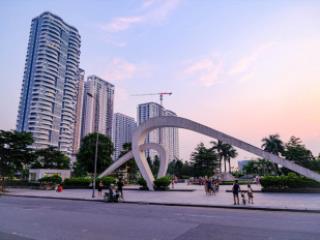 Cho thuê nhà mặt phố ngoại giao đoàn. dt 140m2. mt 8m