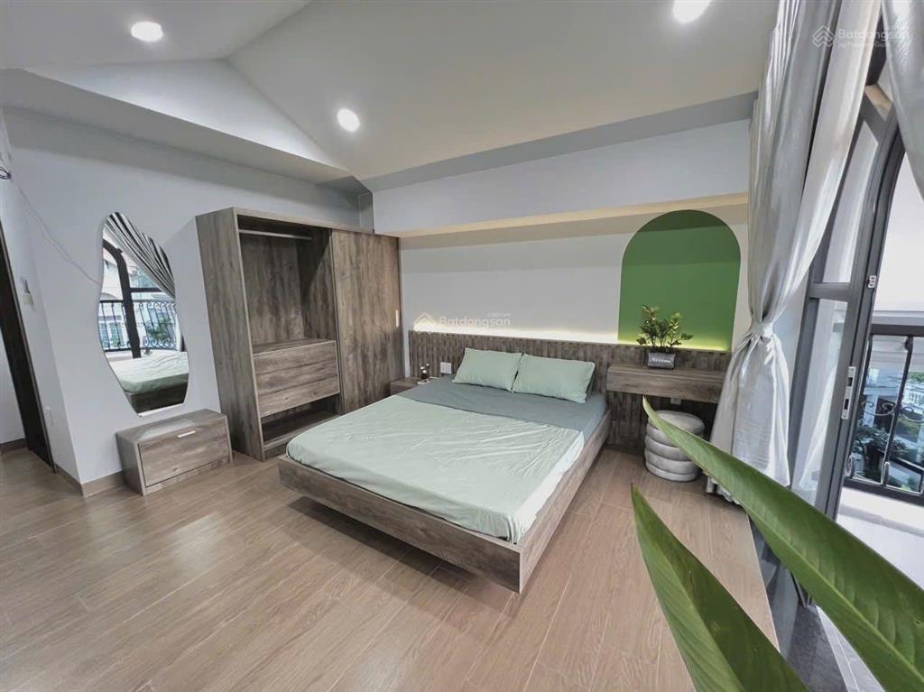 Căn hộ dịch vụ bancon full nt mới 100%, có view ở khu phú mỹ hưng gần cresent mall quận 7