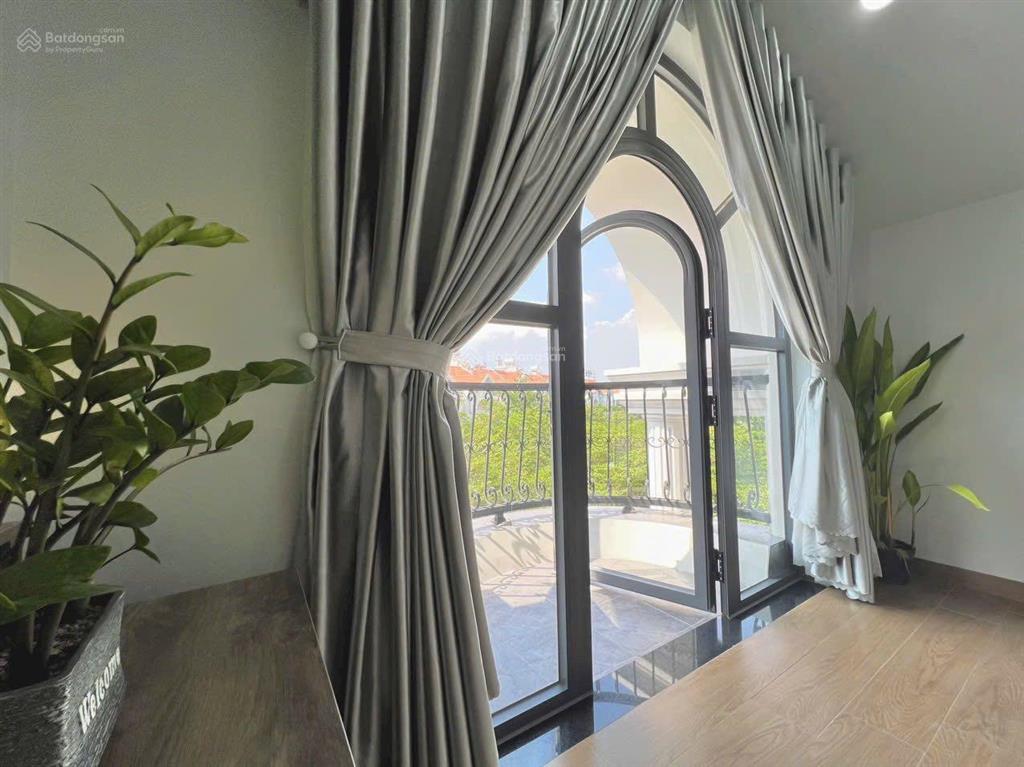 Căn hộ dịch vụ bancon full nt mới 100%, có view ở khu phú mỹ hưng gần cresent mall quận 7