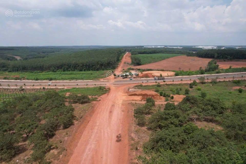 Ngay sau lưng trung tâm hành chính tân lợi mới (sau sát nhập). 30m mặt tiền, suối bao quanh 270tr