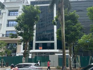 Cho thuê nhà mặt phố 6 tầng đối diện lotte mall tây hồ, khu vườn đào, 200 triệu, 180 m2, 6 tầng!