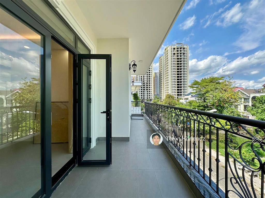 Căn hộ dịch vụ  1pn diện tích lớn gần 50m2  2 ban công cực lớn  máy giặt riêng