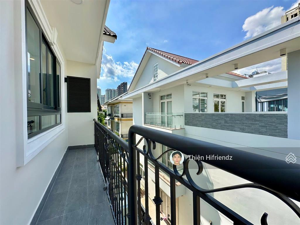 Căn hộ dịch vụ  1pn diện tích lớn gần 50m2  2 ban công cực lớn  máy giặt riêng