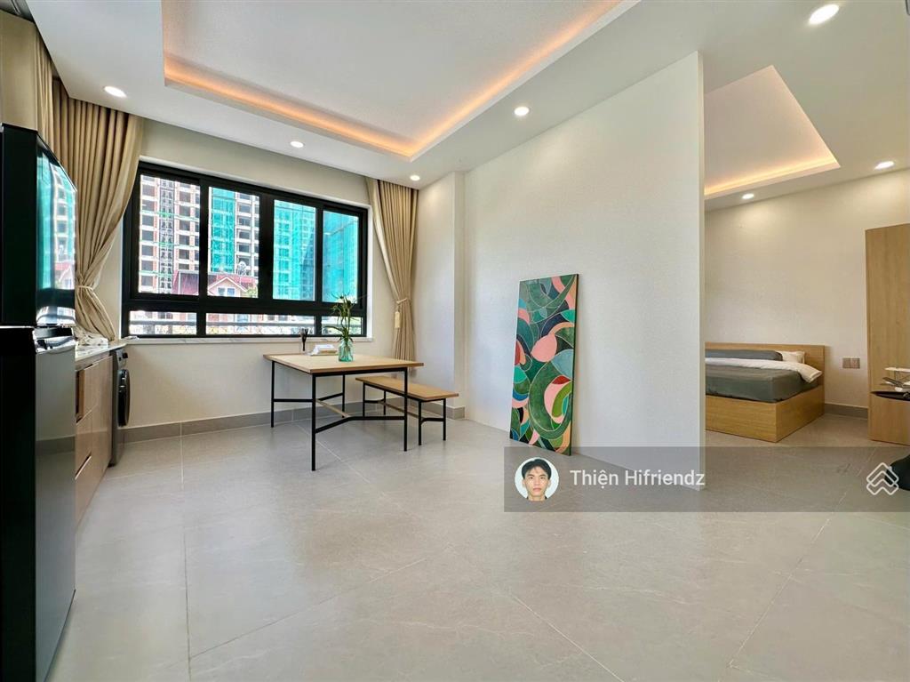 Căn hộ dịch vụ  1pn diện tích lớn gần 50m2  2 ban công cực lớn  máy giặt riêng