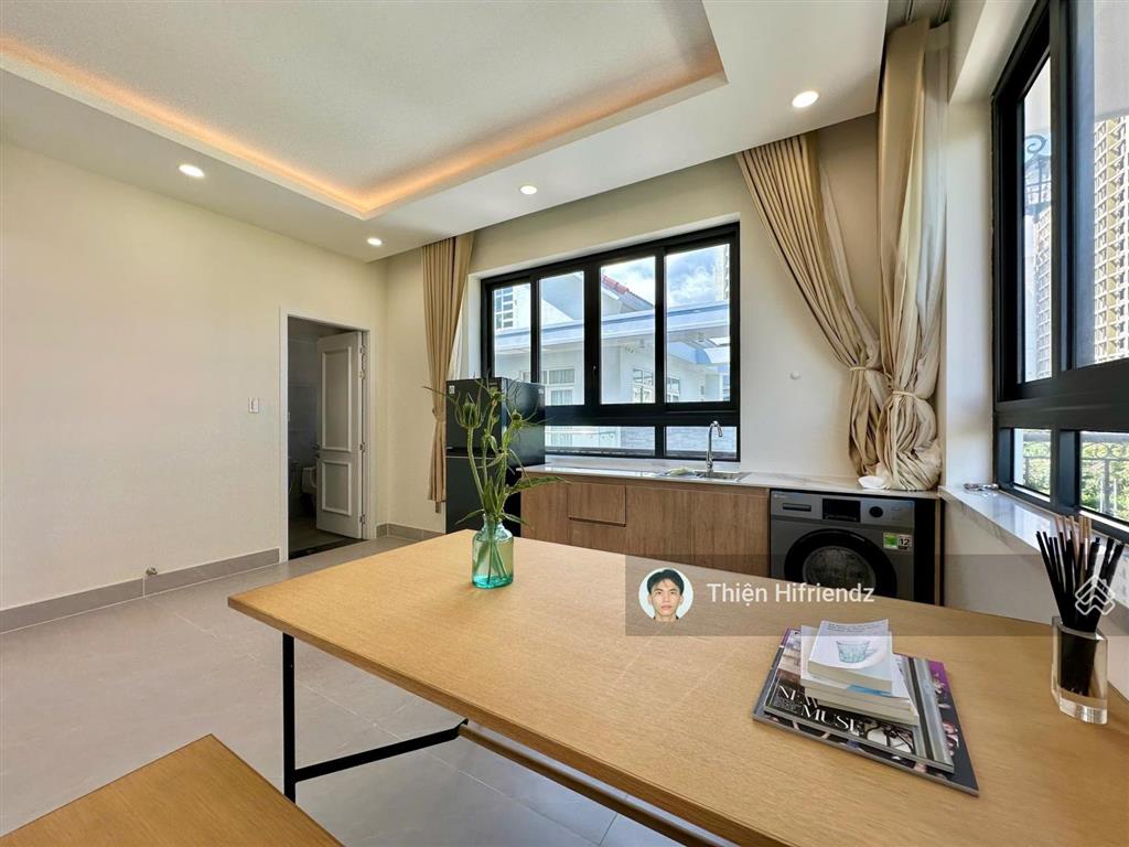 Căn hộ dịch vụ  1pn diện tích lớn gần 50m2  2 ban công cực lớn  máy giặt riêng