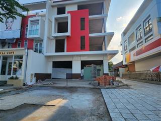 Cho thuê tòa nhà mặt tiền đường 3 tháng 2, diện tích xây dựng hơn 1000 m2