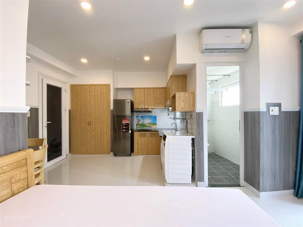 Studio bancol thoáng + máy giặt riêng, full nội thất, view landmark 81