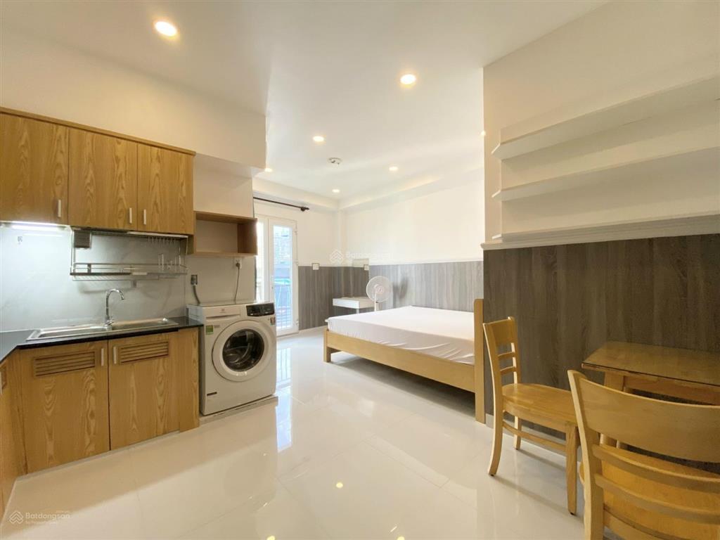 Studio bancol thoáng + máy giặt riêng, full nội thất, view landmark 81