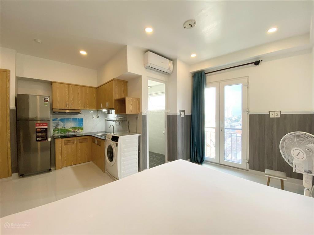 Studio bancol thoáng + máy giặt riêng, full nội thất, view landmark 81