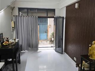 Bạn đang tìm một ngôi nhà trung tâm gần mọi tiện ích mà giá lại hợp lý?