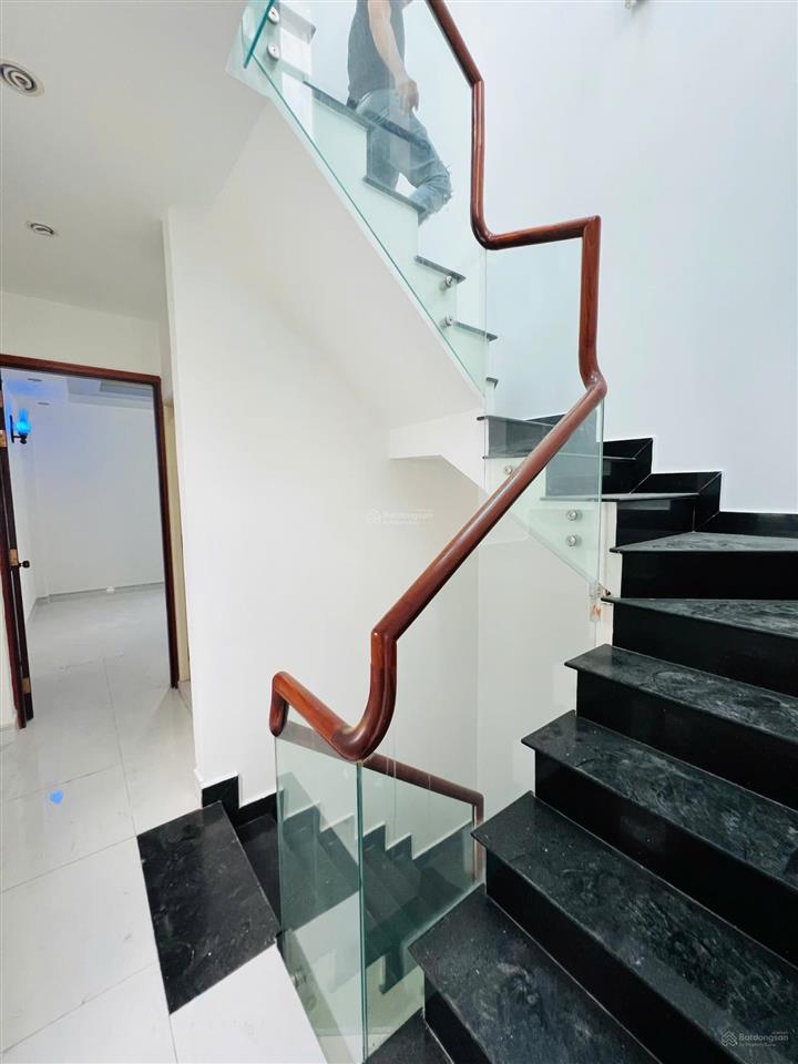 Bán nhà hẻm 5m cách mạng tháng 8,quận 10  38,7m2  6 tầng. giá 7,4 tỷ tl