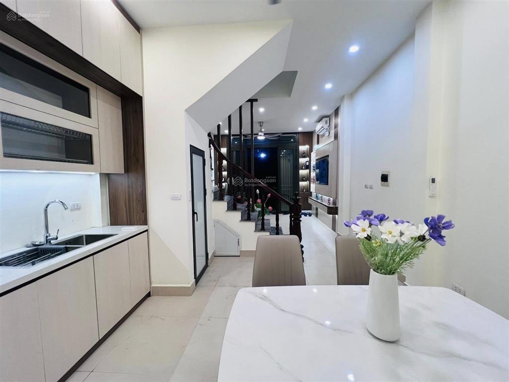 Bán nhà phân lôô tô tránh, kinh doanhbến xe mỹ đình45m x 4 tầnglô góc2 thoángfull nội thất