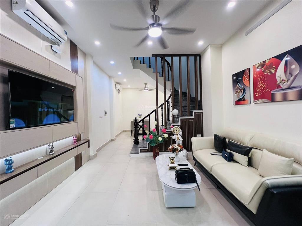 Bán nhà phân lôô tô tránh, kinh doanhbến xe mỹ đình45m x 4 tầnglô góc2 thoángfull nội thất