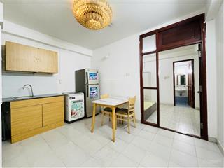 Căn hộ 1 phòng ngủ, tách bếp, full nội thất, máy giặt riêng