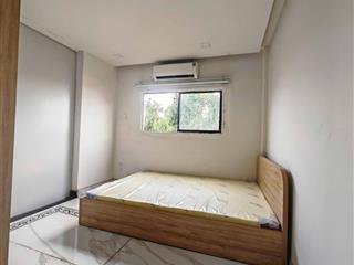 Cho thuê căn hộ 2 phòng ngủ , cửa sổ thoáng, full nội thất, siêu rộng