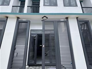 Chính chủ gửi bán gấp! nhà mặt tiền nhựa 8m gần chợ khu dân cư đô thị 48m2, full thổ 875tr
