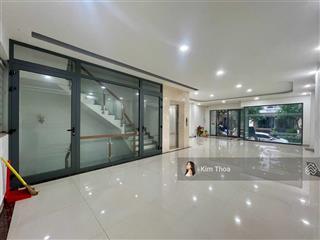 Cho thuê 3 tầng dưới của căn 7x20m, dtsd 300m2, hầm để xe, sẵn vách kính tại vạn phúc. chỉ 35 triệu