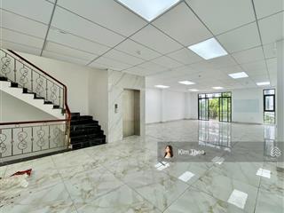 Văn phòng 85m2 sàn trống, có thang máy, máy lạnh, hầm để xe, giờ giấc tự do tại vạn phúc. giá 14 tr