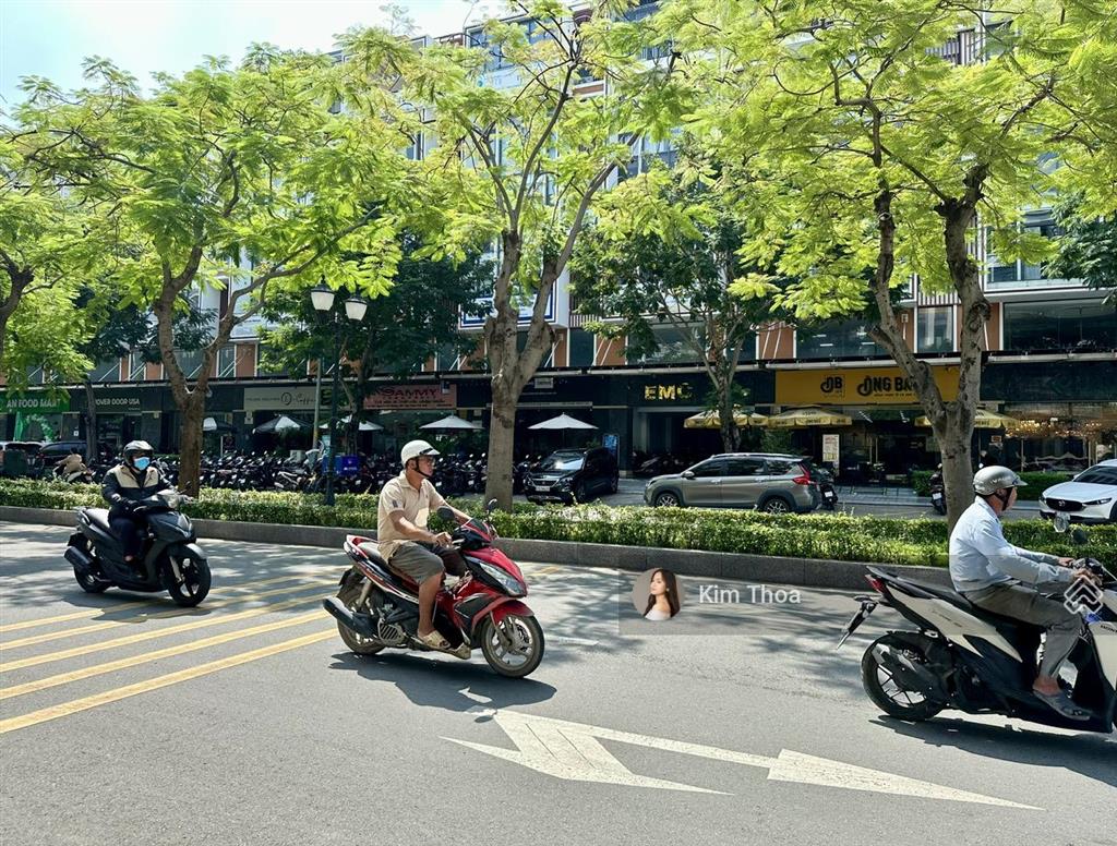 Văn phòng 100m2 (7x17m sàn) sàn trống, sẵn kính ở vạn phúc, có thang máy máy lạnh hầm xe. giá 14 tr