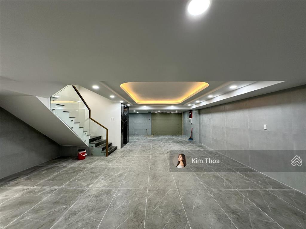 Văn phòng 100m2 (7x17m sàn) sàn trống, sẵn kính ở vạn phúc, có thang máy máy lạnh hầm xe. giá 14 tr