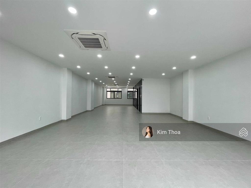 Văn phòng 100m2 (7x17m sàn) sàn trống, sẵn kính ở vạn phúc, có thang máy máy lạnh hầm xe. giá 14 tr