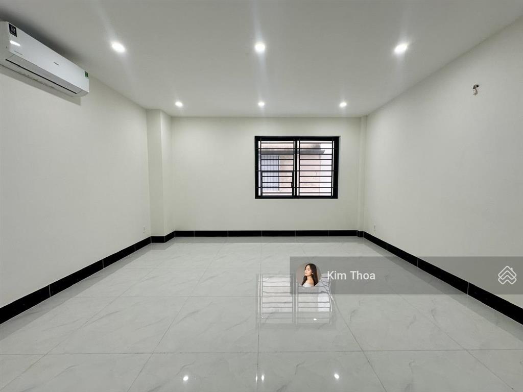 Trệt + lầu 1 (170m2) ở vạn phúc, ngăn phòng sẵn, có thang máy máy lạnh, hầm xe. giá 24 tr (bao vat)