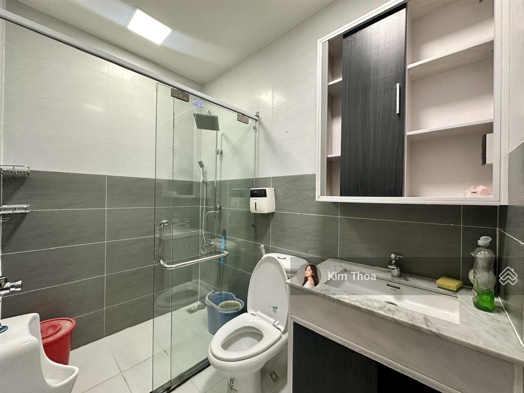 Trệt + lầu 1 (170m2) ở vạn phúc, ngăn phòng sẵn, có thang máy máy lạnh, hầm xe. giá 24 tr (bao vat)