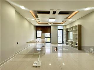 Văn phòng 40m2 có ban công, sẵn nội thất ở vạn phúc, t.máy máy lạnh, hầm xe, wc riêng. giá 7,5 tr