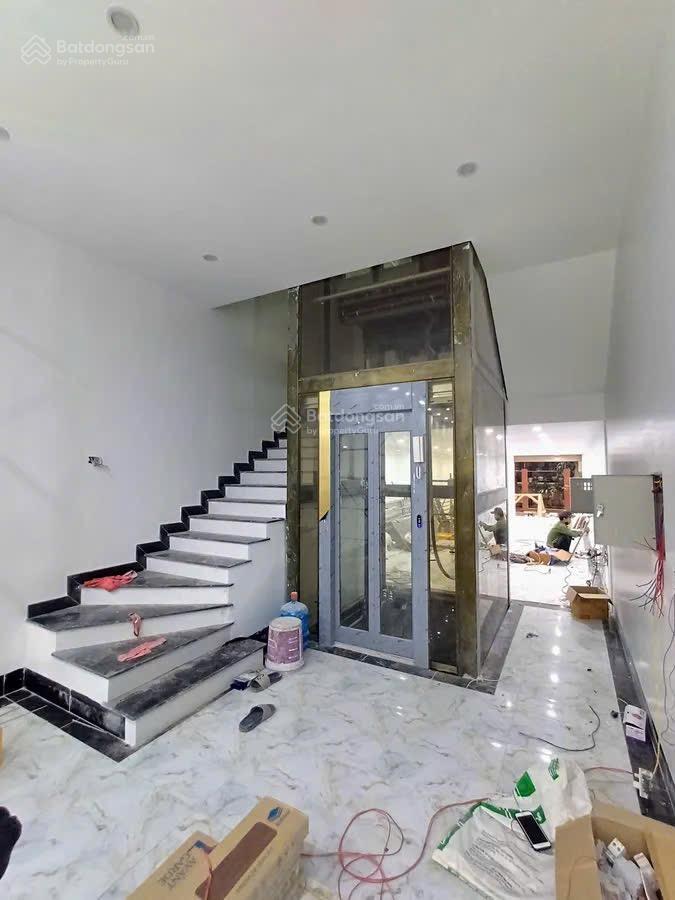 Bán nhà mặt phố kim đồng  hoàng mai. 120m. 7 tầng. thang máy. giá hơn 40 tỷ. 2 mặt thoáng. sổ đẹp.
