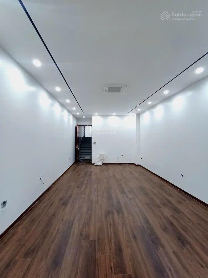 Bán nhà mặt phố kim đồng  hoàng mai. 120m. 7 tầng. thang máy. giá hơn 40 tỷ. 2 mặt thoáng. sổ đẹp.