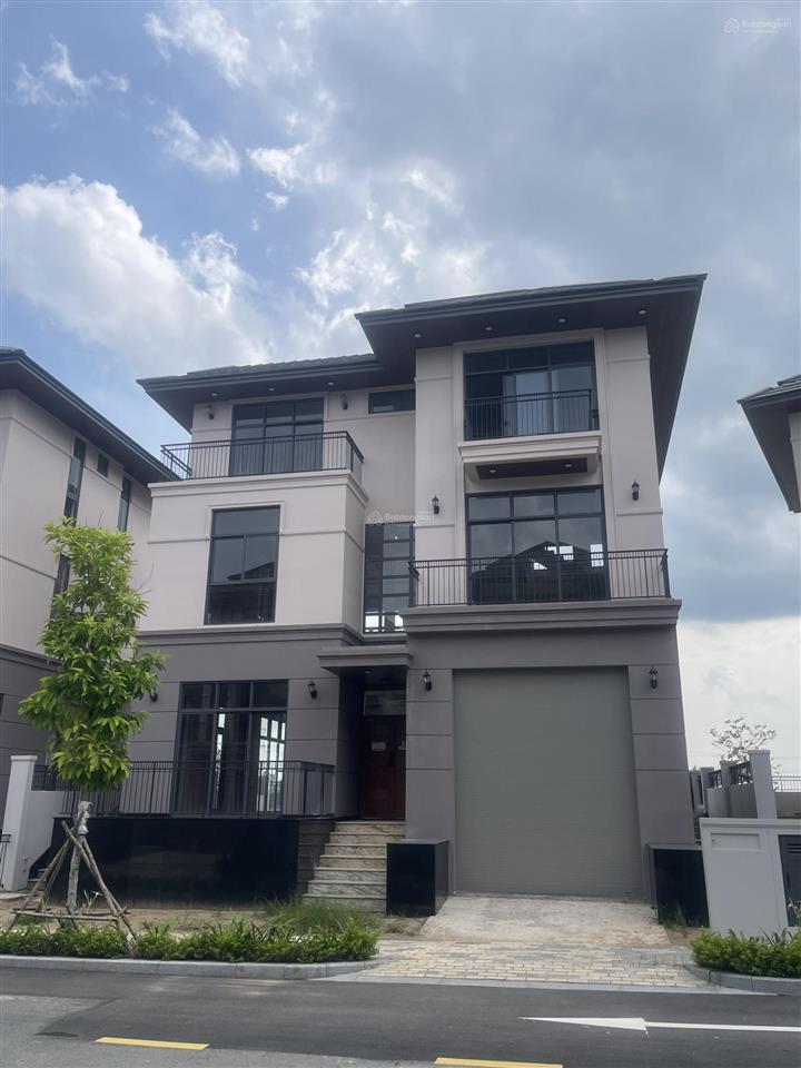 Cần bán biệt thự đơn lập zeitgeist nhà bè 250m2 giá tốt. 0908 520 ***