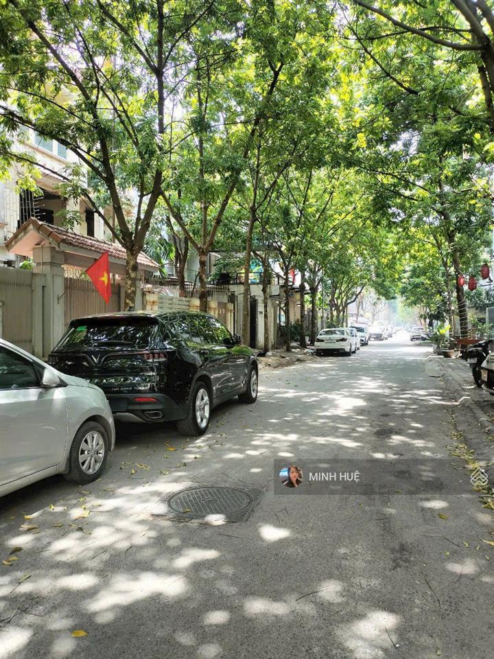Bán liền kề làng việt kiều châu âu, kinh doanh, văn phòng 85m2, mặt tiền 5m, giá 23 tỷ