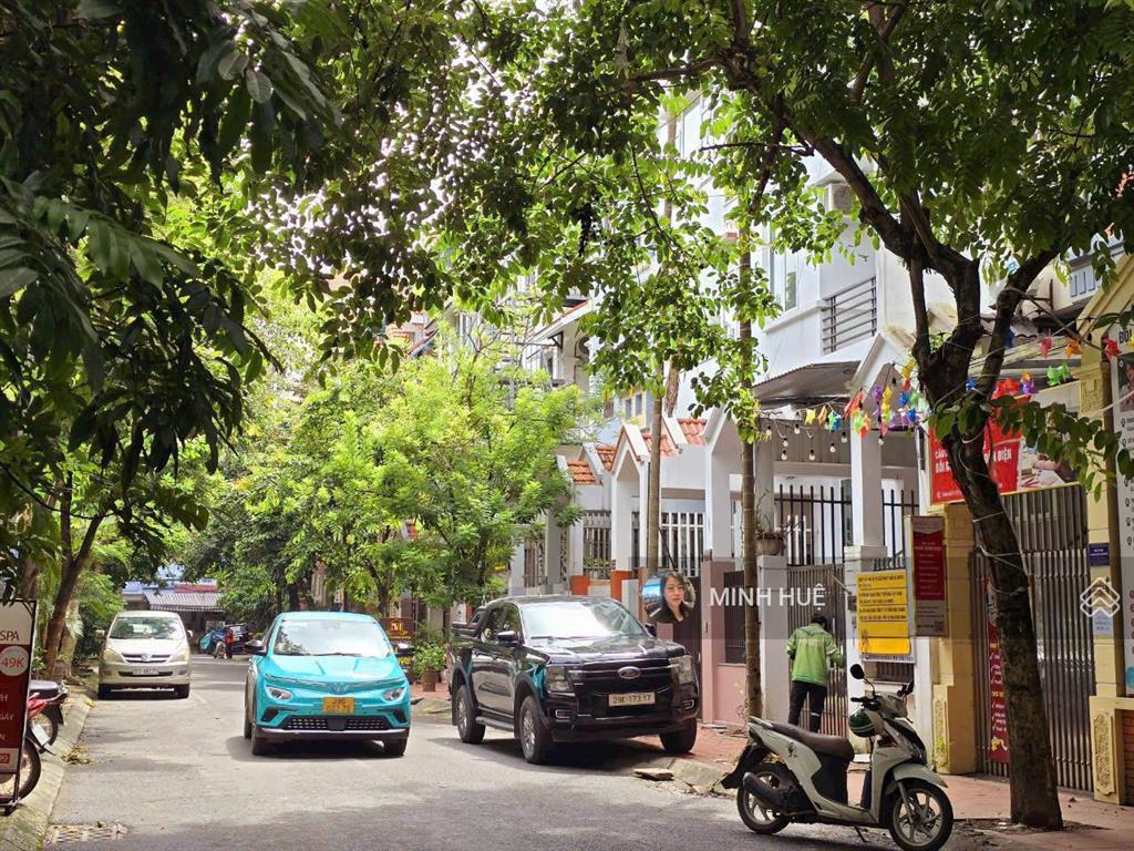 Bán liền kề làng việt kiều châu âu, kinh doanh, văn phòng 85m2, mặt tiền 5m, giá 23 tỷ
