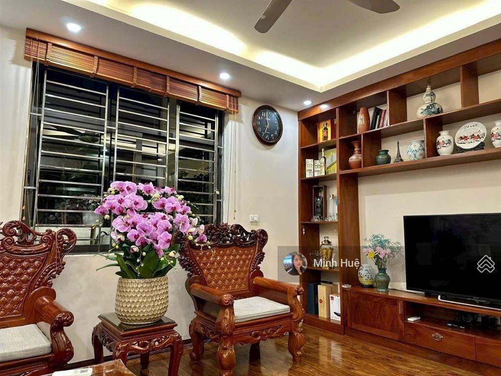 Bán liền kề làng việt kiều châu âu, mỗ lao  hà đông kinh doanh, nhà đẹp 78m2, view hồ, nhỉnh 23 tỷ