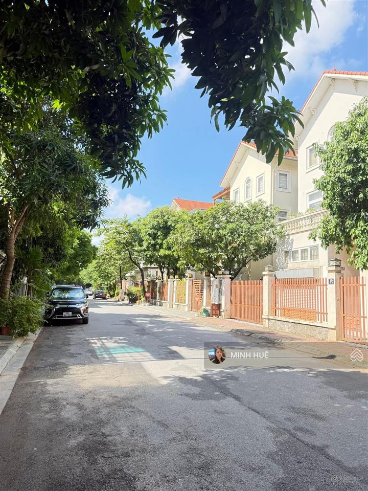 Bán biệt thự làng việt kiều châu âu, mỗ lao,hà đông dt 255m2, mt 15m full nội thất giá 6x tỷ