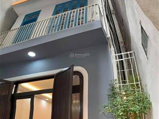 Siêu phẩm cầu giấy,nhà đẹp dân xây,full nội thất 90%,sổ đẹp nở hậu,42m2x5t,mt 4,5m,ô tô đỗ gần